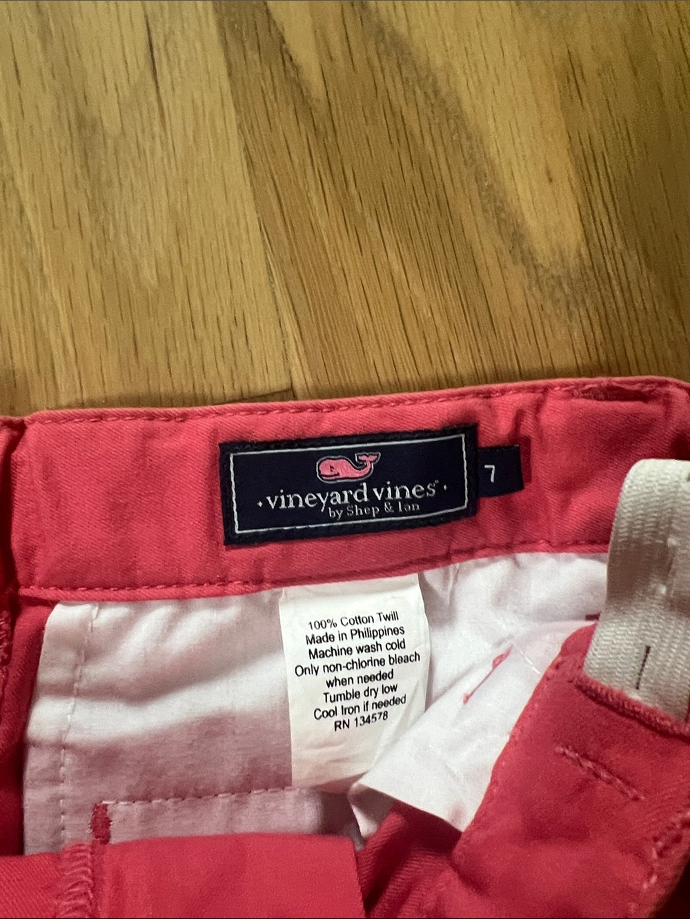 Vineyard Vines Kids Coral Shorts with Navy Whale Embroidery - Sz 7 - Picture 2 of 5